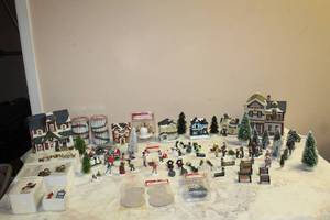 lot 282 image: CHRISTMAS SNOW VILLAGE DECORATION&nbsp DISPLAY  SEE PICS&nbsp