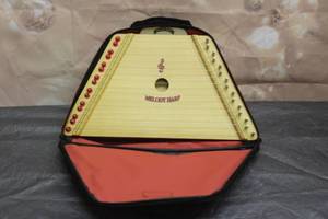 lot 286 image: MELODY HARP WITH ACCESSORIES AND CARRY BAG  SEE PICS&nbsp