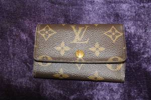 lot 154 image: LOUIS VUITTON MONOGRAM 6 KEY HOLDER