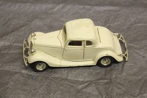 lot 156 image: VINTAGE 1934 FORD COUPE 124SCALE DIECAST NO 68017