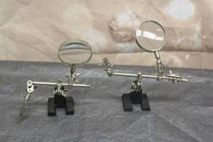 lot 164 image: 2HELPING HANDS MAGNIFYING SOLDERING AIDS