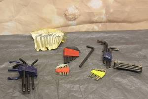 lot 165 image: LOT OF ASSORTED SIZE HEX KEYS