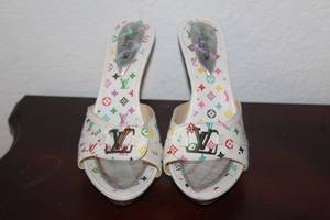 lot 173 image: LOUIS VUITTON MONOGRAM SLIDE IN SANDAL HEELS SIZE 40 (US 8 IN WOMENS)