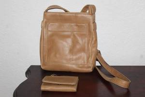 lot 174 image: NINE WEST LEATHER CROSSBODY WITH WALLET