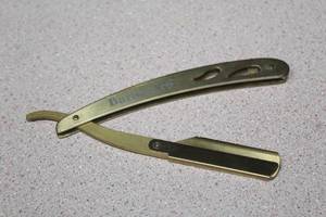 lot 175 image: BARBERCRO FOLDING STRAIGHT RAZOR