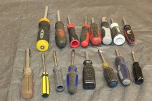 lot 5 image: 16 ASSORTEDMULTI BIT SCREWDRIVERS