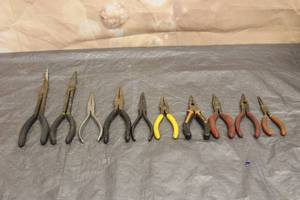 lot 14 image: LOT OF 10 ASSORTED SIZE NEEDLE NOSE PLIERS