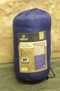 lot 19 image: MAGELLAN OUTDOOR RECTANGLE SLEEPING BAG