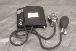 lot 23 image: AMERICAN DIAGNOSTIC CORP MANUAL BLOOD PRESSURE CUFF
