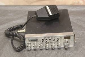 lot 32 image: COBRA 29LTD CB RADIO