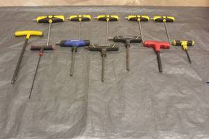 lot 47 image: LOT OF 12 ASSORTED T-HANDLE HEX KEYS