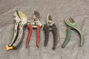 lot 49 image: LOT OF 4 ASSORTED PRUNERS