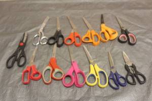 lot 51 image: LOT OF 13ASSORTEDPAIROF SCISSORS SHEARS