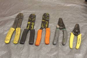lot 52 image: LOT OF 5 ASSORTEDCRIMPING WIRE STRIPPERS