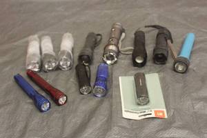 lot 54 image: LOT OF 13 ASSORTED FLASHLIGHTS