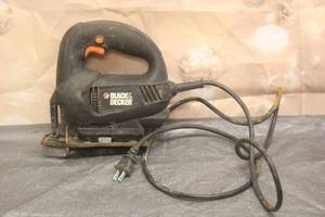 lot 55 image: BLACKAND DECKER JIG SAW 7662
