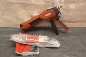 lot 58 image: HILTI HDM330CAULKING GUN PROFESSIONAL HEAVY DUTY APPLICATOR TOOL WITH HILTI HY0200A ADHESIVE