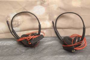 lot 60 image: 2 PLANTRONICS BLACKWIRE C3220 HEADSETS