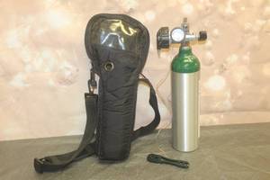 lot 61 image: PORTABLE OXYGEN TANK WITH CARRY BAG