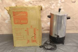 lot 62 image: WARDS SIGNATURE AUTOMATIC COFFEE MAKER