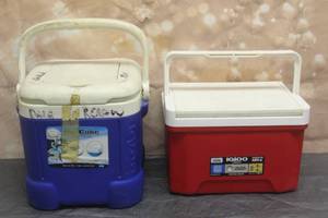 lot 74 image: 2IGLOO PERSONAL COOLERS 9QT AND 12QT