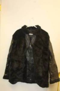 lot 79 image: NAVARRE LEATHER COMPANY ITAIIANSTONE DESIGN GENUINE LEATHER JACKET SIZE XL