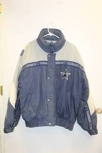 lot 84 image: NFL GAME DAY BY TURBO SPORTSWEAR COWBOYS JACKET SIZE XL