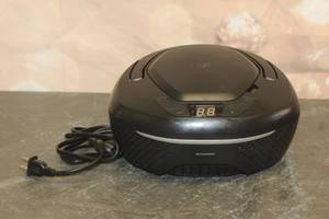 lot 94 image: SYLVANIA PORTABLE BLUETOOTH CD BOOMBOX SRCD202DG-BT-EO