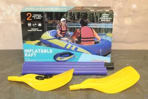 lot 98 image: INFLATABLE 2-PERSON RAFTWITH 2 OARS