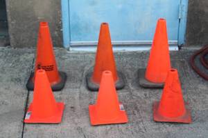 lot 115 image: LOT OF 6 SAFETY CONES  13 AND 19