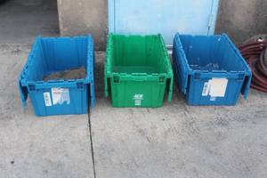 lot 121 image: 3 LOCKING FLIPTOP TOTES