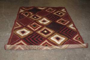 lot 181 image: AREA RUG