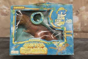 lot 195 image: SUPER DRAGON ERA CARNOTAURUS WITH REALISTIC ROAR COME WITH FLASH CARDS