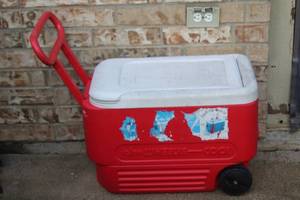 lot 200 image: IGLOO ROLLING ICE CHEST