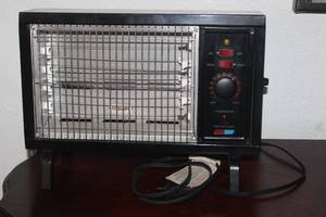 lot 203 image: HOWARD BERGER CO. RADIANT HEATER CZ550