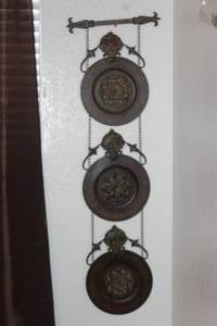 lot 213 image: RUSTIC 3 PLATE WALL DCOR