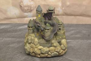 lot 68 image: HERITAGE MINT DRAGON CASTLE MUSIC BOX