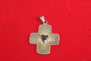 lot 80 image: ANTIQUE MEXICO STERLING SILVER 925 CROSS WITH BLACK ONYX STONE PENDANT 11.9GRAMS