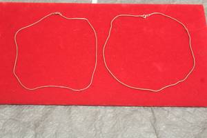 lot 85 image: 2 STERLING SILVER 925 NECKLACES 18 LONG  TOTAL WIEGHT 7.2 GRAMS