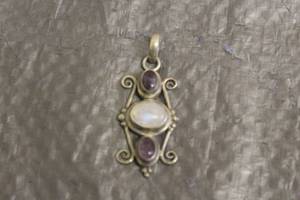 lot 86 image: VINTAGE STERLING SILVER 925 AMETHYSTMOONSTONE PENDANT