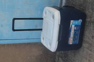 lot 35 image: COLEMAN XTREME 50 QUART WHEELED COOLER