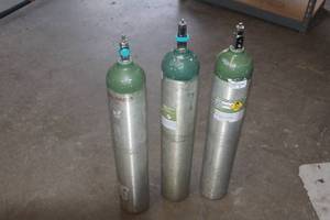 lot 40 image: 3 OXYGEN TANKS