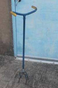 lot 43 image: GARDEN CLAW
