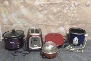 lot 96 image: LOT OF 5 SMALL KITCHEN APPLIANCES SEE PICS