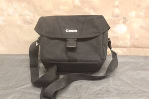 lot 97 image: CONON CAMERA BAG