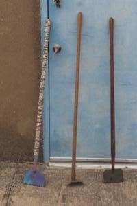 lot 47 image: 2 SCRAPPERS AND A GARDEN HOE