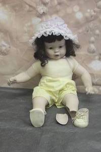 lot 57 image: VINTAGE 1935 WILLENA PORCELAIN DOLL