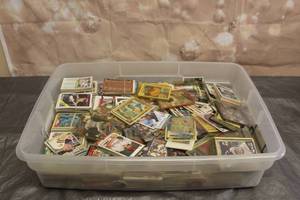 lot 107 image: GENEROUS AMOUNT OF BASEBALL CARDS SOME VINTAGE DATES BACK TO 1989