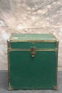 lot 116 image: VINTAGE CHEST