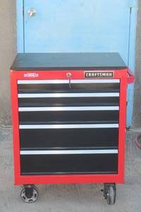 lot 11 image: CRAFTSMAN 5 DRAWER ROLLING TOOLBOX WITH LOCKING CASTERS AND KEY
